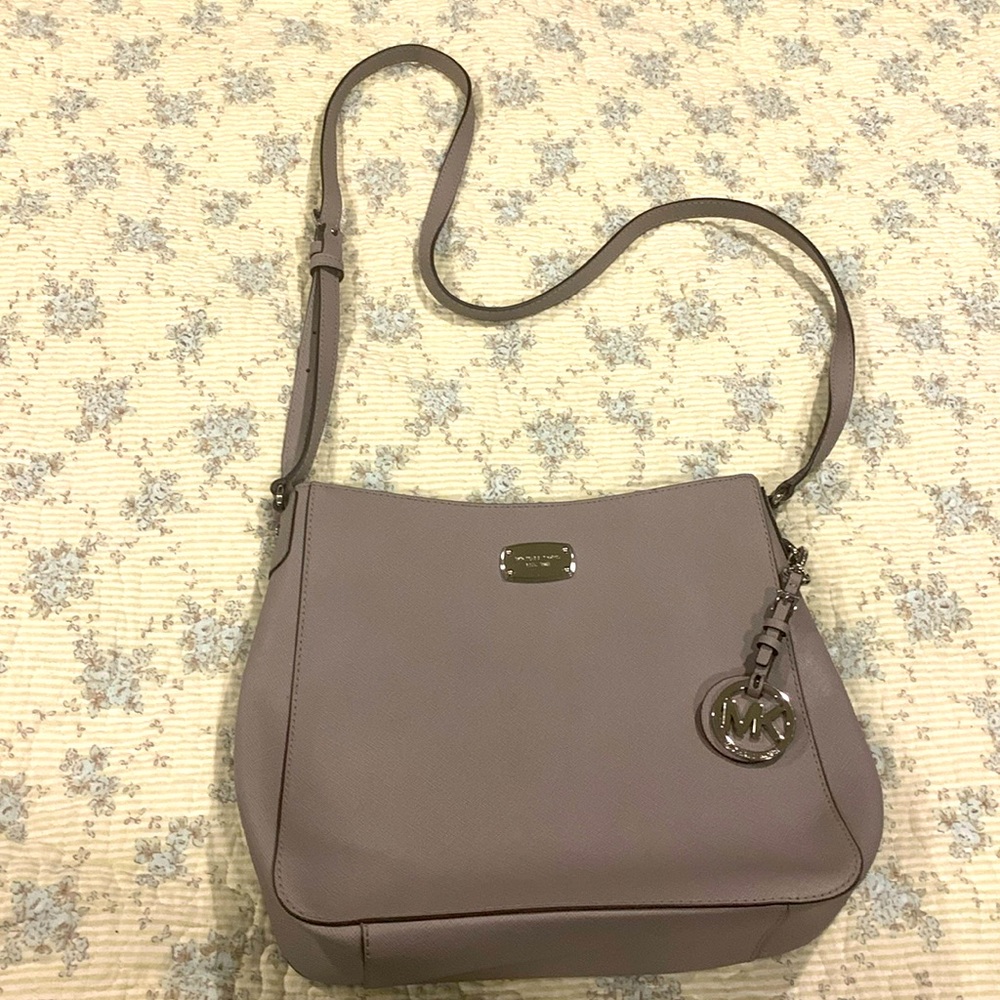 Michael Kors Crossbody Messenger Bag NWOT Gray Saffiano leather phone pocket+ - Picture 2 of 12